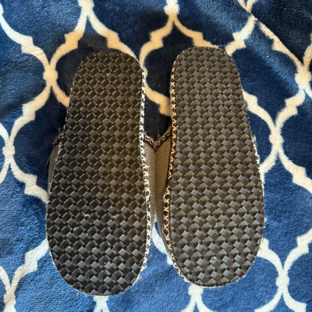 Lucky Brand Kids Faux Fur Memory Foam Slippers Gray Cozy House Shoes Size 2/3